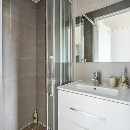 Lou Pichot Par Dodo A Appartement *